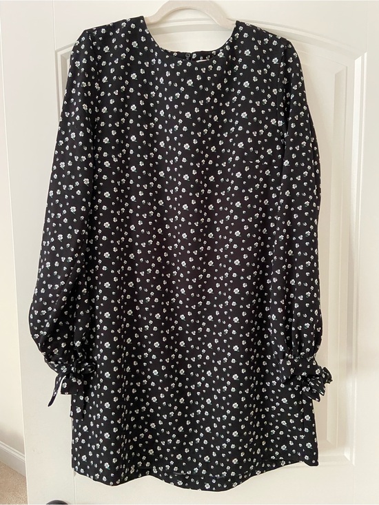 H&M Dresses & Skirts - H&M Black Long Sleeve Dress with White Floral Print and Pockets Women’s Size 12